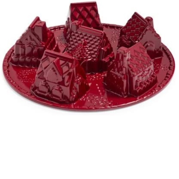 Nordic Ware Cozy Village Gingerbread House Bundt Cake Pan Dish Red Cast Aluminum - Picture 1 of 6